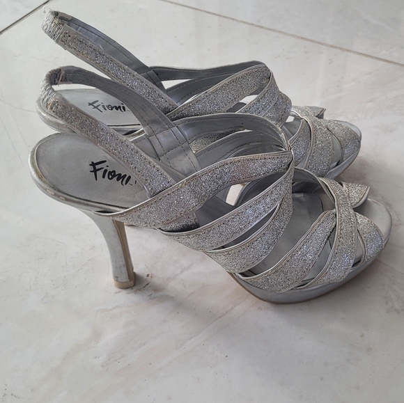 FIONI NIGHT SILVER METALLIC GLITTER HEELS - Picture 2 of 5